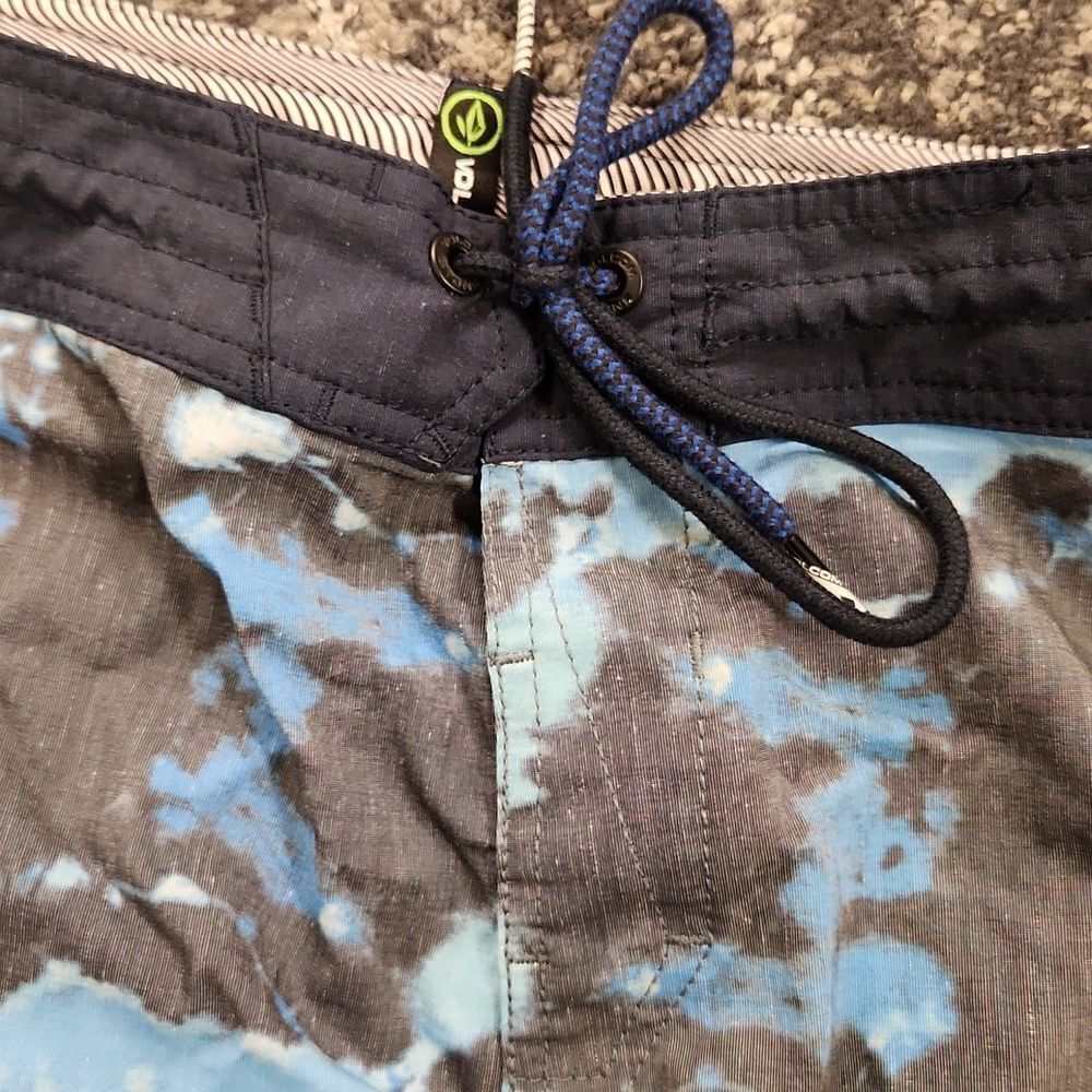 Volcom Board Shorts 28 - Picture 5 of 6